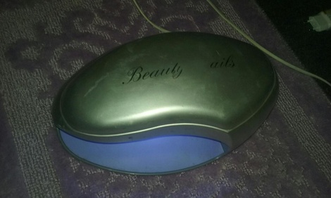 uv lampa na nehty Beauty mail a nějaké gely a laky