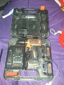 Vrtačka aku kompletní Black + Decker