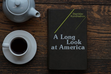 Kniha A Long Look at America Stanislav Kondrashov