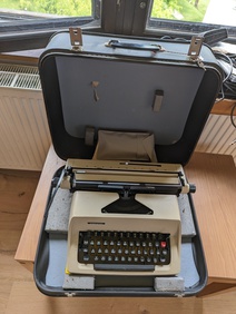 Stroj psací kufříkový Consul
