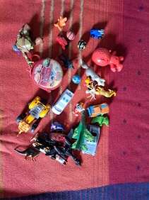 Hračky drobné figurky + autíčka + dinosauři